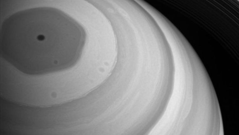 Pe Saturn a apărut un nou hexagon. Fenomenul îi intrigă pe cercetători