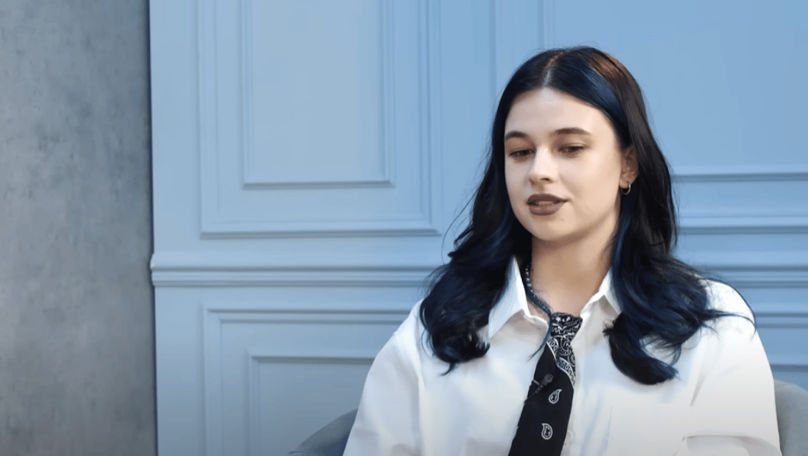 Drama viralei TikTokerițe cu păr albastru: Merg la psiholog