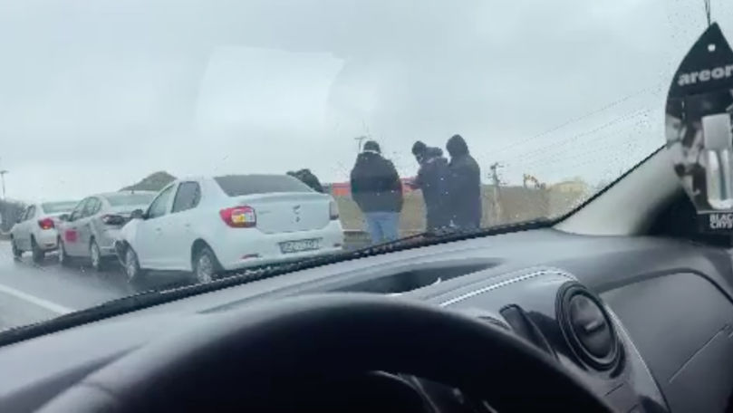 Condițiile meteo dau bătăi de cap șoferilor: Accident în lanț la Bălți