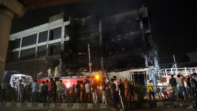 Incendiu într-o clădire cu multe etaje la New Delhi: 27 de morţi