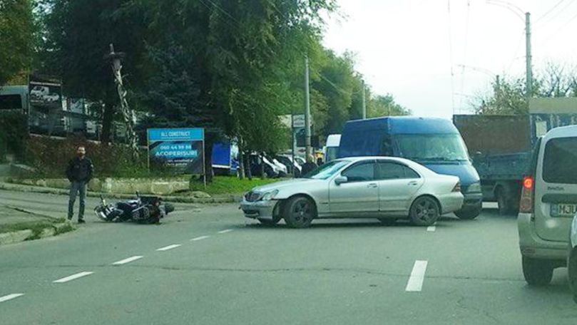 Accident matinal în Capitală: Mai mulți șoferi, blocați în ambuteiaj
