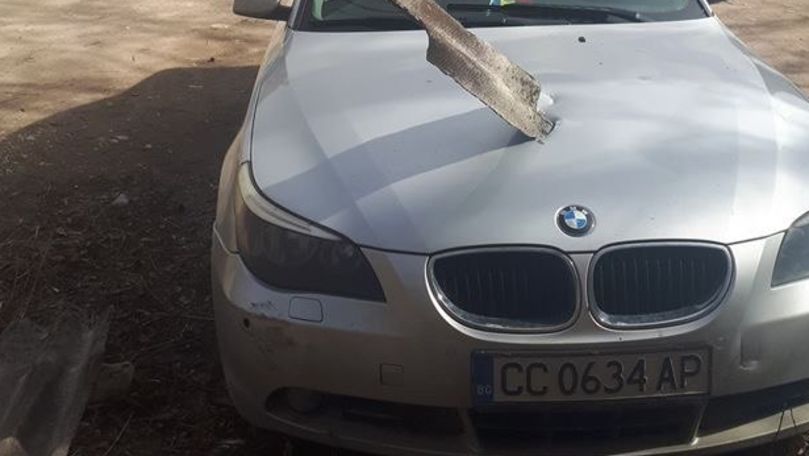 Cod galben: BMW străpuns de ardezie și Opel strivit de copac