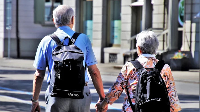 Tot mai mulți pensionari din Marea Britanie fură din magazine. Motivul