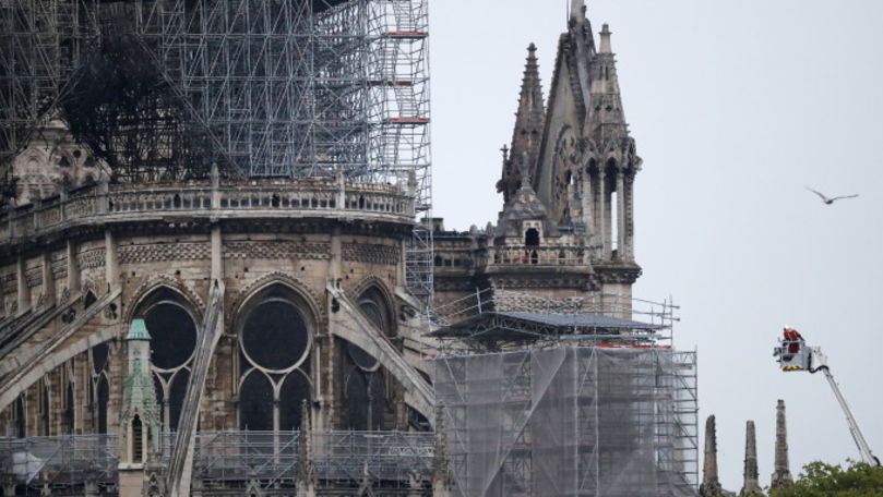 Ce se ascunde în spatele incendiului de la Notre Dame
