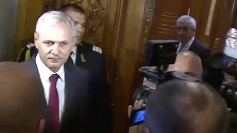 Dragnea, huiduit de protestatari la ieșirea din plenul Parlamentului