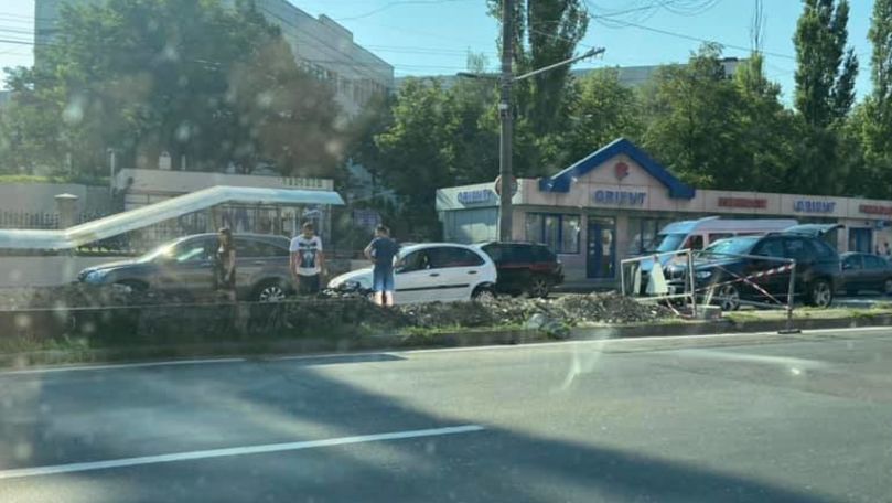 Accident matinal în Capitală: 3 maşini s-au ciocnit pe viaduct