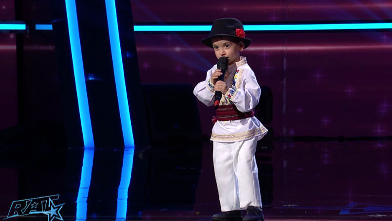 Un băiețel de 3 ani din Moldova a topit inimile juriului la Românii au talent