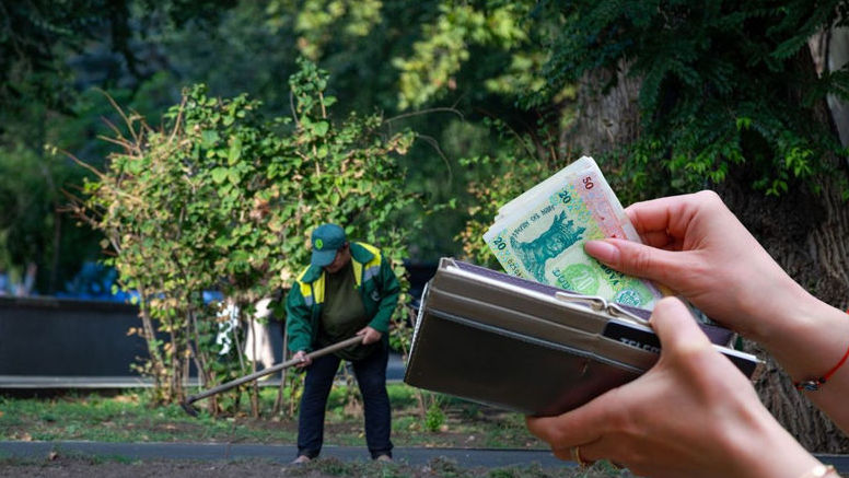 Scandal în Chișinău: Deși a fost anulată, taxa de salubrizare e valabilă