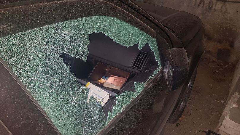 Reacția unui şofer care şi-a găsit mașina spartă: E vesel la Botanica