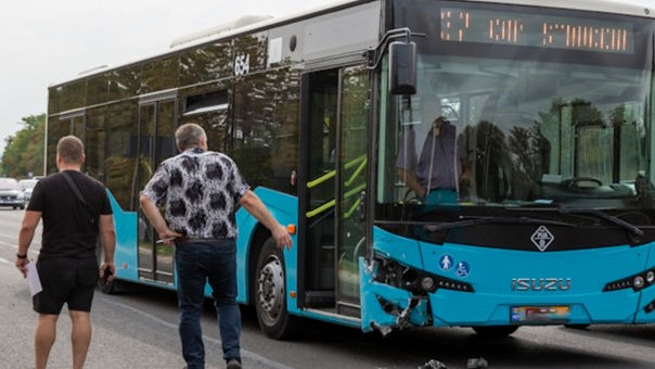 Accident rutier cu implicarea unui autobuz la Stăuceni. Ce spune Poliția