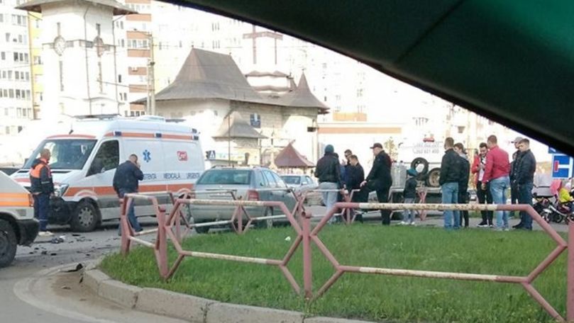 Grav accident pe o stradă din Chișinău: 3 copii, transportați la spital