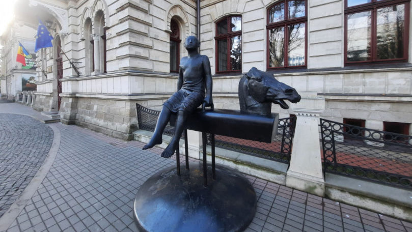 Un sculptor român de talie mondială, expus în premieră la Chișinău