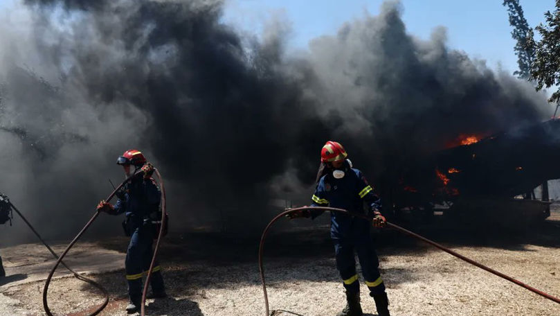 Incendiu forestier în Atena: Turiștii dintr-o staţiune, evacuați
