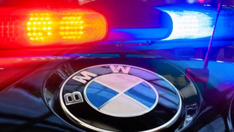 Mașină a Poliției, surprinsă cum s-a ciocnit cu un BMW în Chișinău