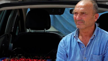 Comercianții de fructe autohtone se plâng că nu-și pot realiza marfa