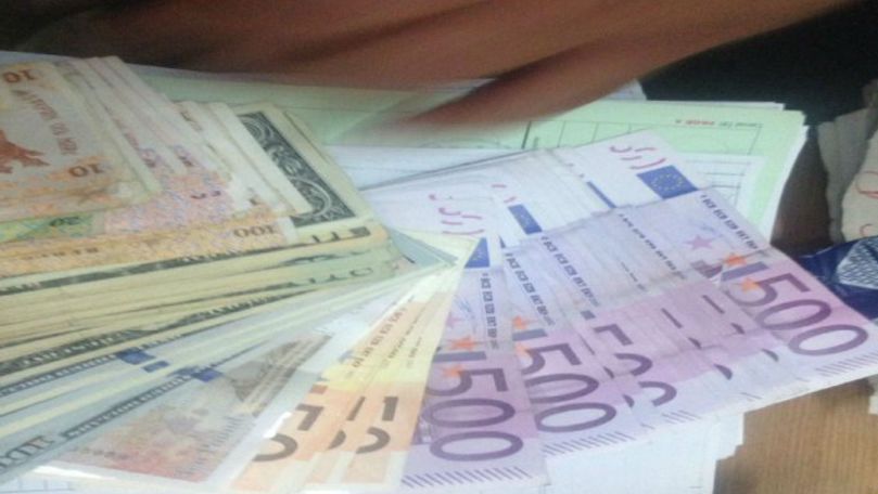 Молдаванин пытался незаконно ввезти в Румынии иностранную валюту.