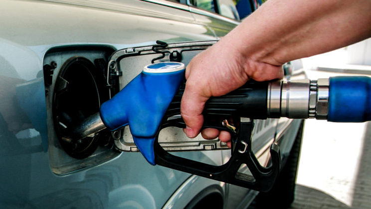 Motorina și benzina, tot mai ieftine: ANRE a publicat noile prețuri