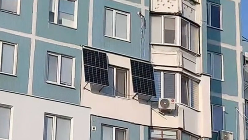 Panouri solare, instalate pe un bloc din Capitală: Ce spun internauții