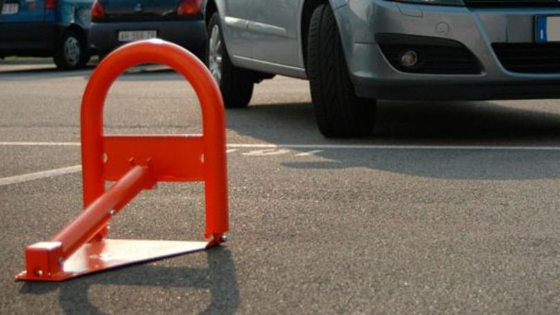Barierele instalate ilegal în curțile blocurilor, demontate în Chișinău