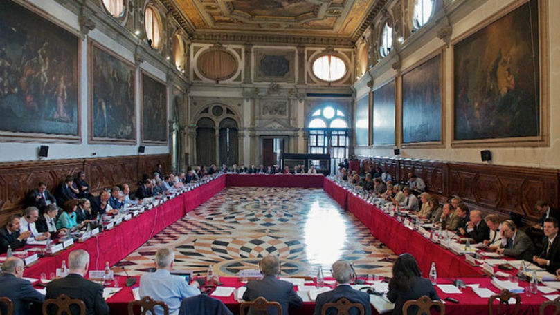 Reacția oficialilor după avizul Comisiei de la Veneția: Se cer demisii