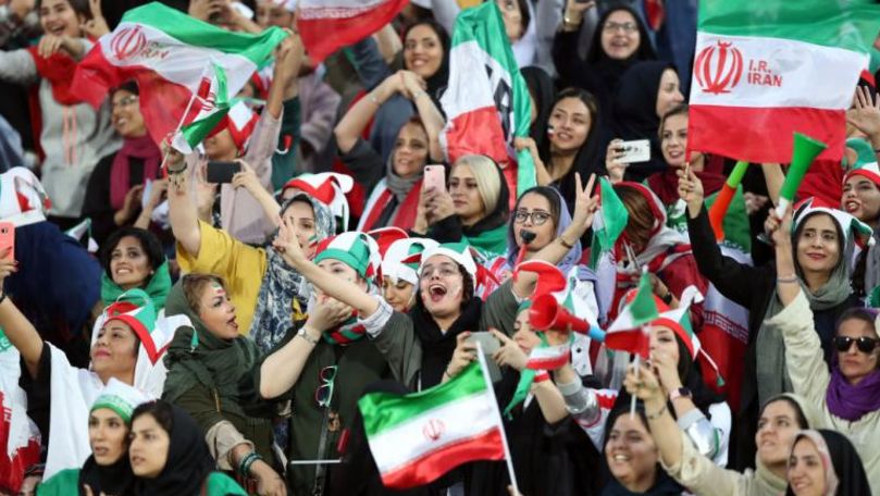 Imagini istorice: Femei din Iran, surprinse la un meci de fotbal