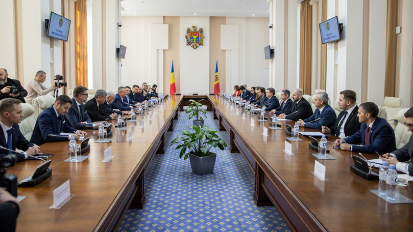 Cooperarea moldo-română pe segmentul militar, discutată la Chișinău