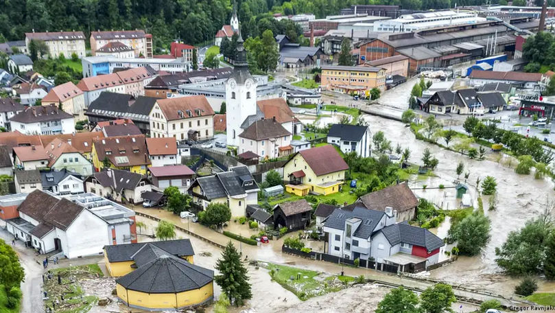Inundaţii uriaşe în Slovenia: Oamenii, evacuați cu elicopterele
