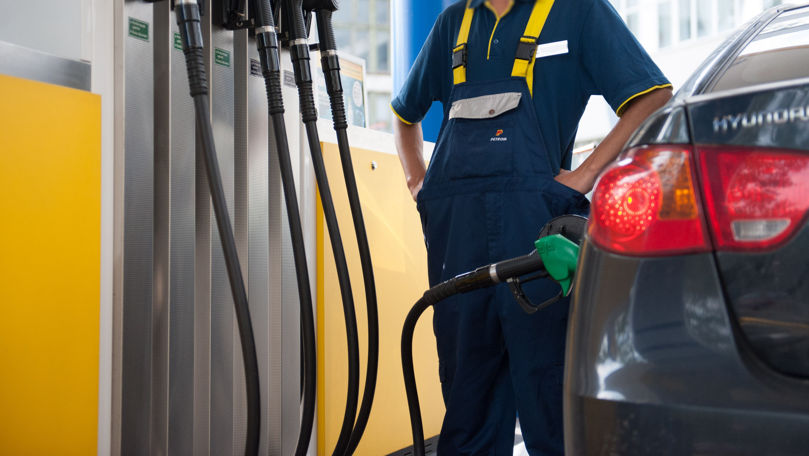 Ieftinirea carburanților continuă: ANRE a stabilit noile prețuri plafon