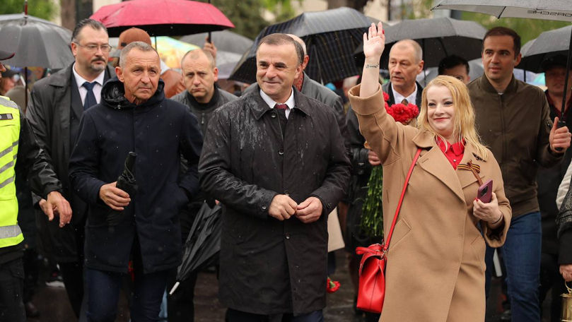 Politicienii ce au purtat simbolurile războiului vor fi sancționați