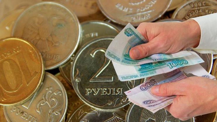 100 de ruble pentru un euro: Rubla rusească se depreciază masiv