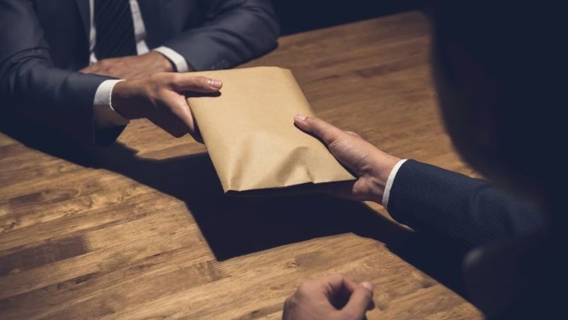 Ofițer de investigații de la IP Centru, reținut pentru corupere pasivă