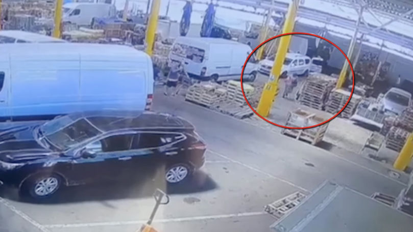 A furat geanta unei femei în plină zi: Un bărbat din Capitală, reținut