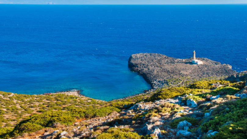 O insulă din Grecia, cu 24 de oameni, caută locuitori. Cât le plătește
