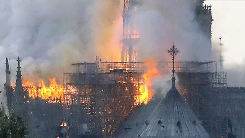 Lucrările de reconstrucţie a catedralei Notre-Dame, reluate