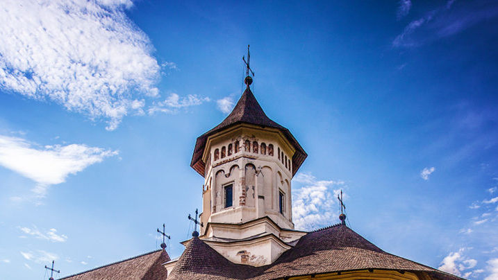 Sute de biserici date Mitropoliei Moldovei ar putea reveni statului