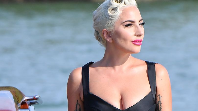Lady Gaga a primit inel de logodnă de 400.000 de dolari