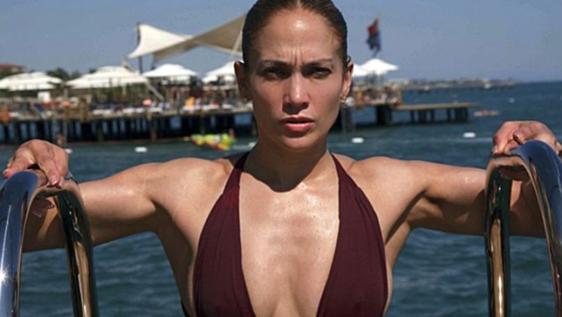 Cum arată Jennifer Lopez în costum de baie la 50 de ani