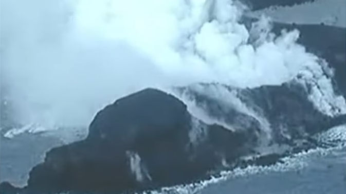 Imagini uimitoare cu o nouă erupție a unui vulcan subacvatic din Japonia