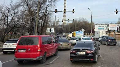 Șoferii, nemulțumiți de conectarea semafoarelor de lângă Tutun CTC