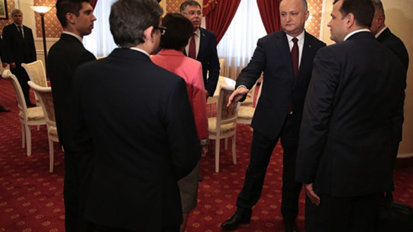 Петренко назвал дикостью отказ лидеров блока "АКУМ" пожать руку главе государства в ходе вчерашних переговоров. 