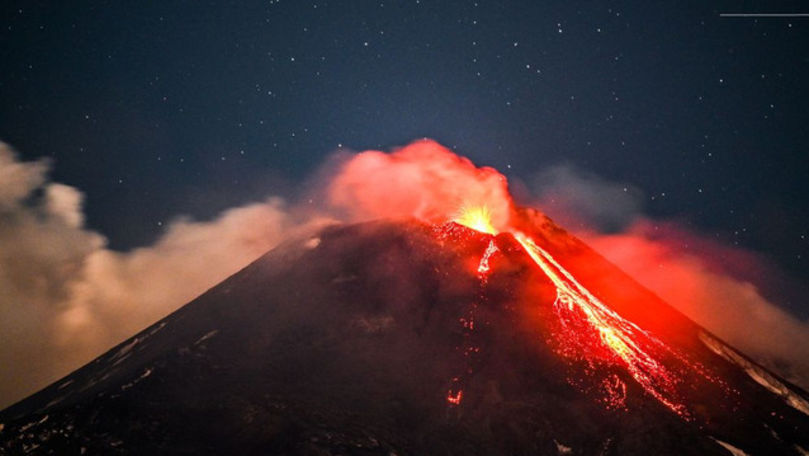 Imagini spectaculoase de la Vulcanul Etna, care a erupt din nou