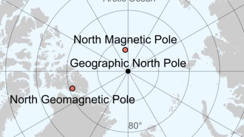 Polul nord magnetic al Pământului migrează cu viteză spre Rusia