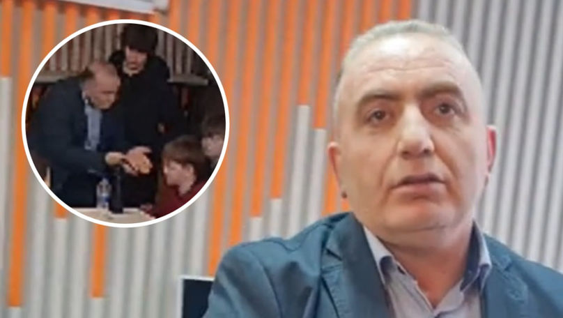 Momentul în care un profesor lovește un adolescent. Reacția MEC