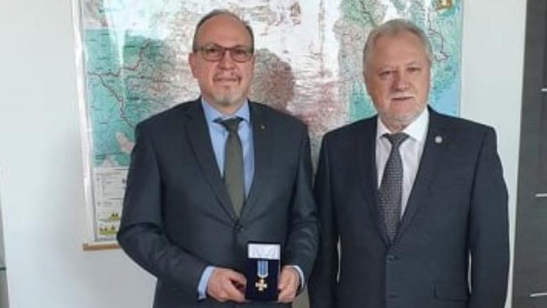 ANRE i-a acordat ambasadorului Daniel Ioniță Crucea Pentru Merit