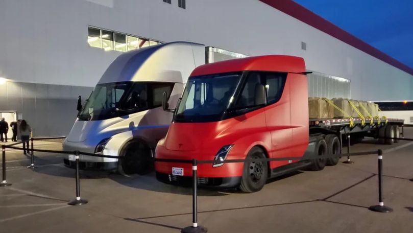 Tesla анонсировала выпуск электрогрузовика Semi.