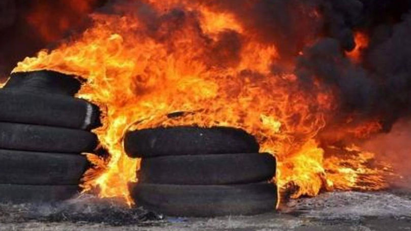 Власти напомнили о запрете на сжигание покрышек: нарушителям грозит штраф.
