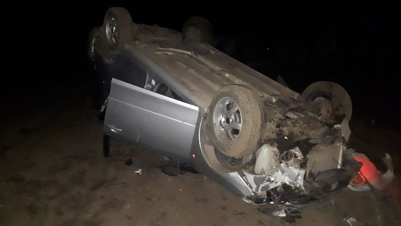 Accident la Hâncești: Un șofer beat s-a răsturnat cu mașina pe drum