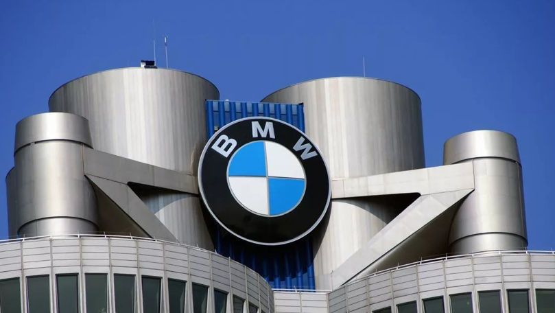 Прибыль BMW упала почти на четверть из-за американских пошлин и слабого спроса в Китае.