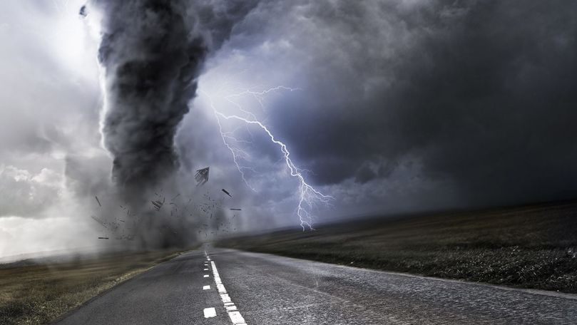 Fenomene meteo extreme în lume: 130 de tornade în SUA