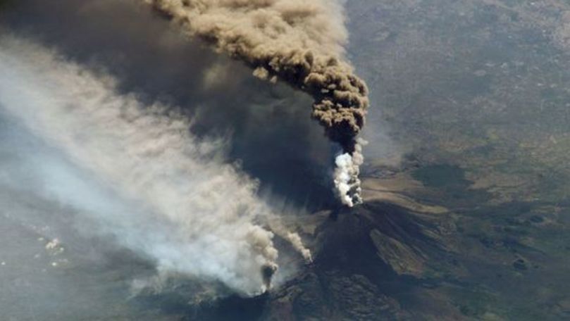 Imagini spectaculoase de la erupția celui mai mare vulcan din Europa